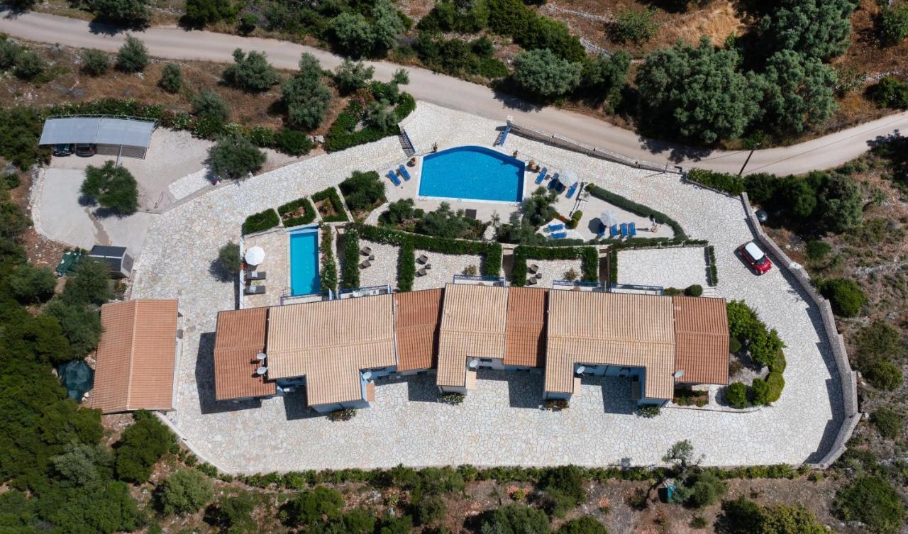 Villas Amantea- Four Villas With Big Pool And Infinity Pool Сивота Екстериор снимка