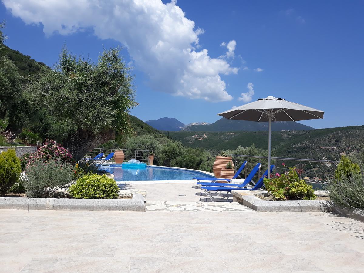 Villas Amantea- Four Villas With Big Pool And Infinity Pool Сивота Екстериор снимка