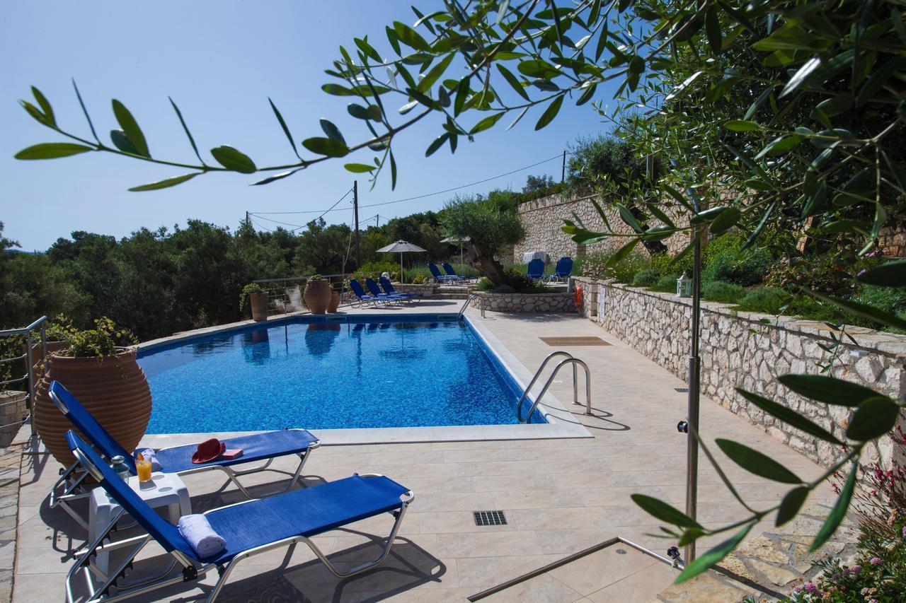 Villas Amantea- Four Villas With Big Pool And Infinity Pool Сивота Екстериор снимка