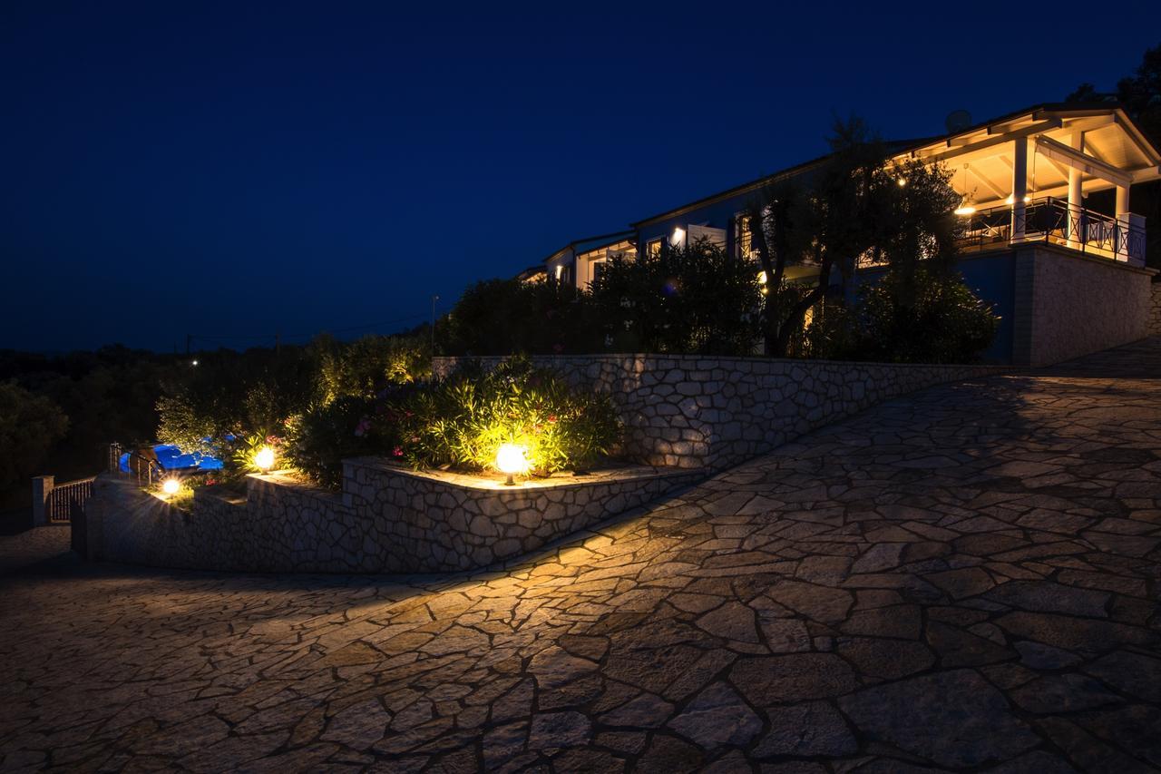 Villas Amantea- Four Villas With Big Pool And Infinity Pool Сивота Екстериор снимка