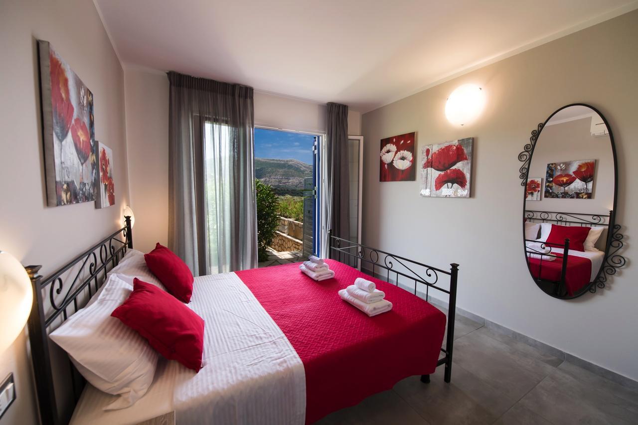 Villas Amantea- Four Villas With Big Pool And Infinity Pool Сивота Екстериор снимка